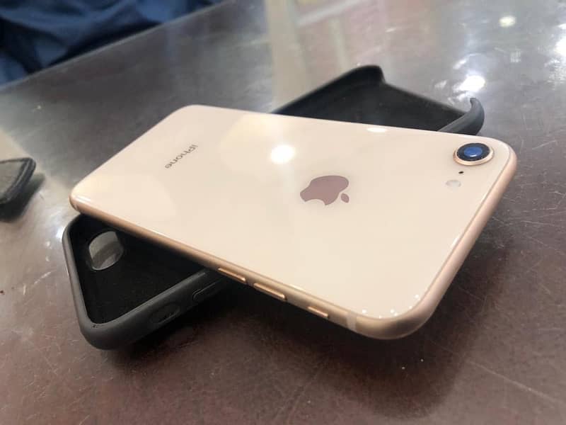 Iphone 8 64gb  non- pta, 10/10 , condition  , battery 77% 0