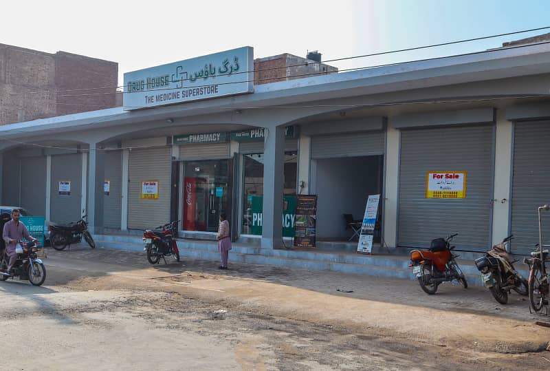 Shops Available For Rent At Faisalabad For Bank, Brand's, Mart, Restaurants , Fast Food, Pharmacy 5