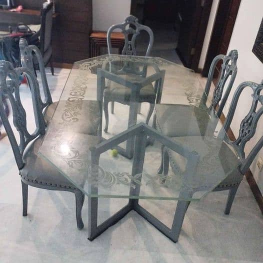 Beautiful dining set glass top and deco paint 2