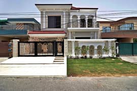 10 Marla Beautiful Stylish Luxury House For Sale