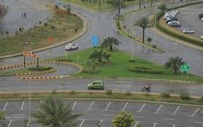 10 marla plot facing park all dues clear in bahria town lahore