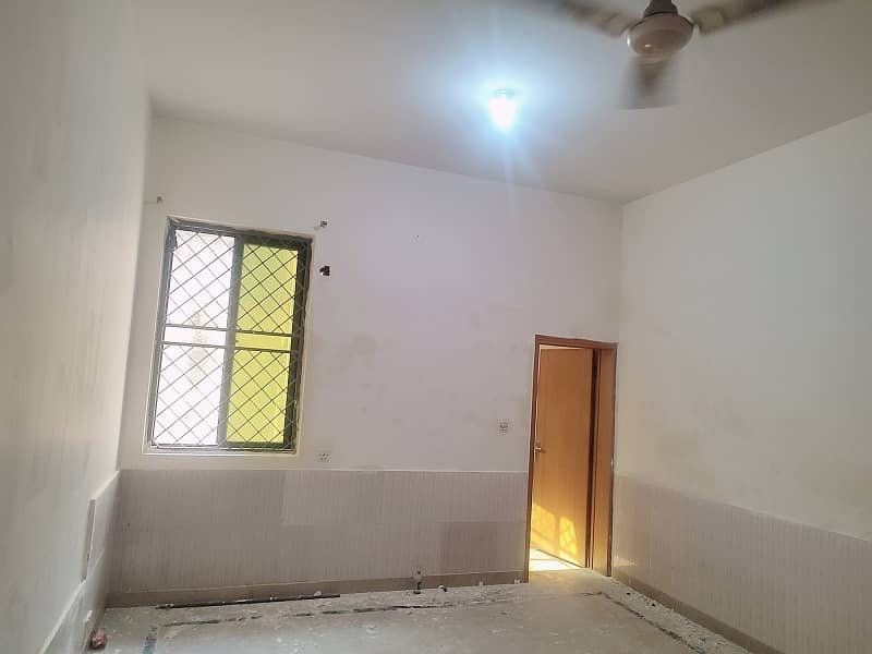 12 Marla Lower Portion For Rent In B Block Johar Town 6