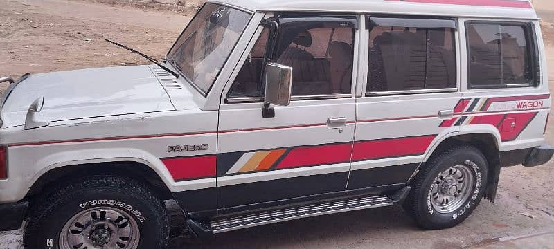 Mitsubishi Pajero 1986 16