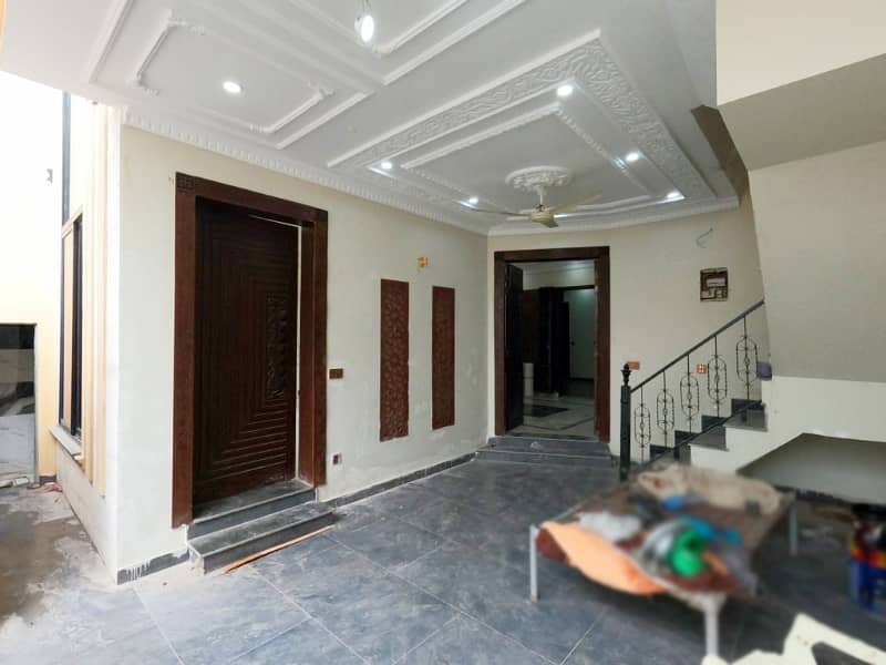 House For Sale Is Readily Available In Prime Location Of Samanabad 3