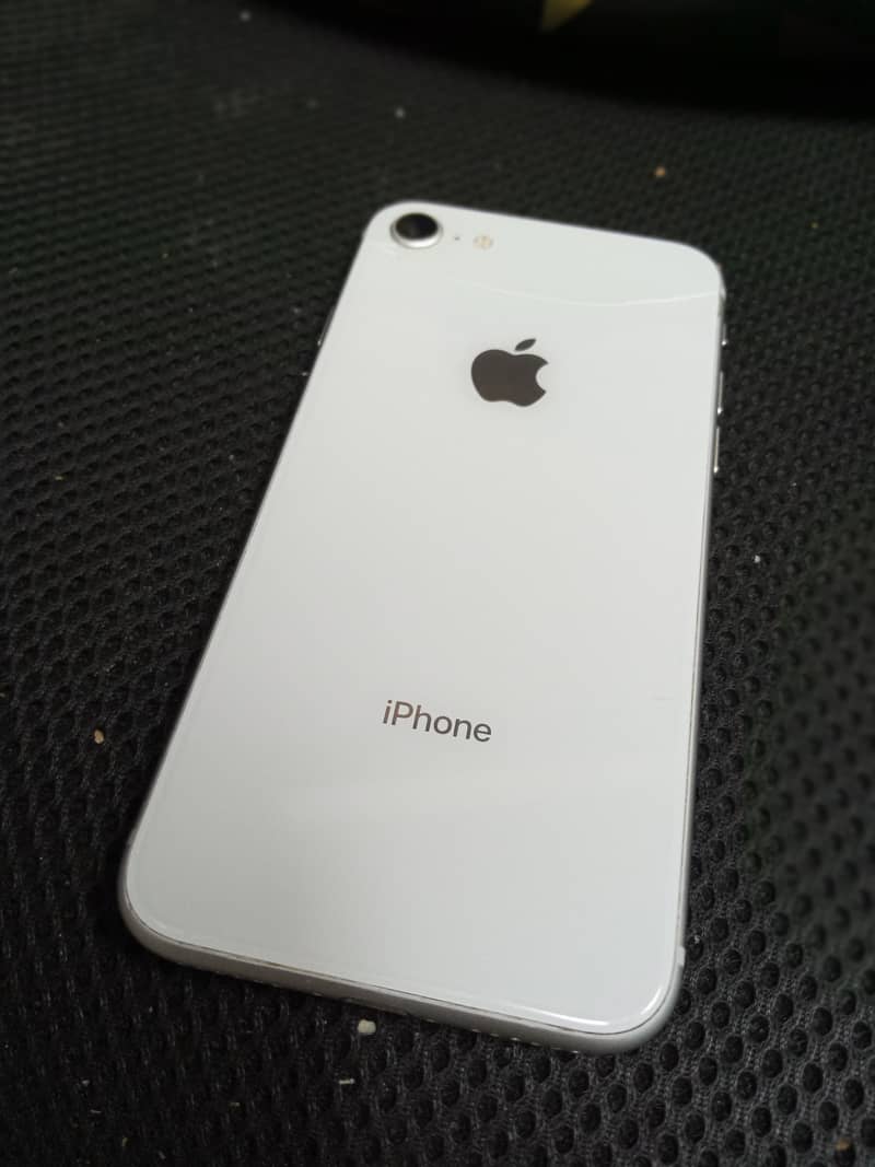 Iphon 8 white color 1