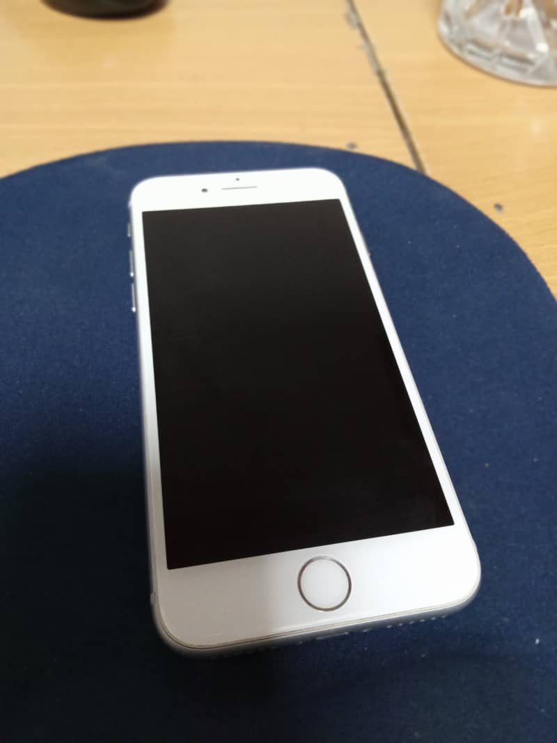 Iphon 8 white color 7