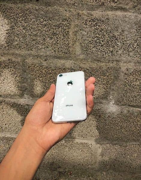 iPhone 8 nonpta 10 by 10 all ok phone call karo 03037729972 3