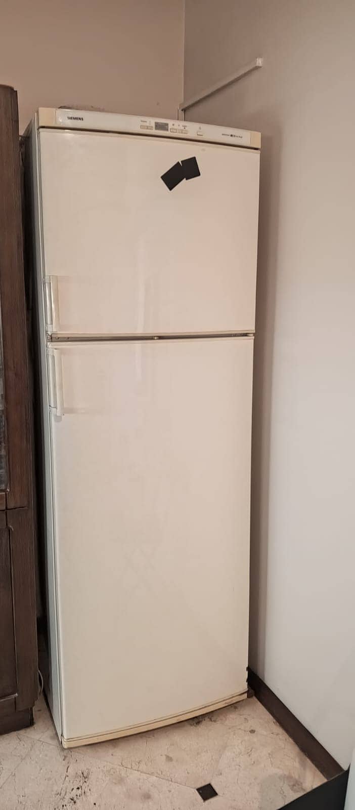 SIEMENS Germany fridge & freezer 2