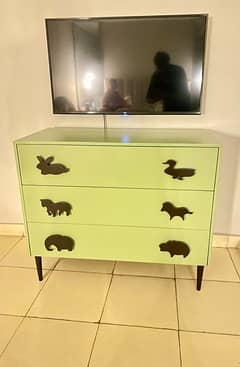 Baby dresser brand new with animal knobs