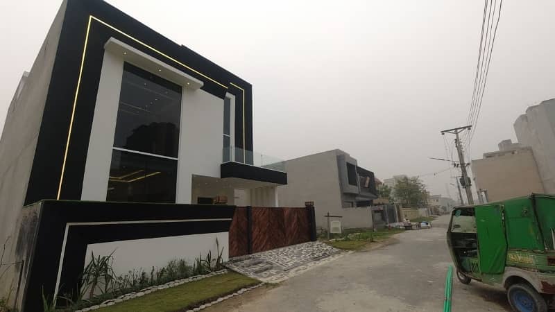 10 Marla House Is Available For Sale In Bankers Cooperative Housing Society Lahore 2