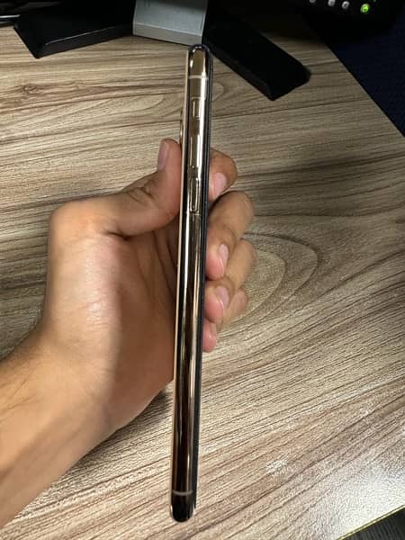 iPhone 11 Pro Max 96BH 256GB PTA Approved 3