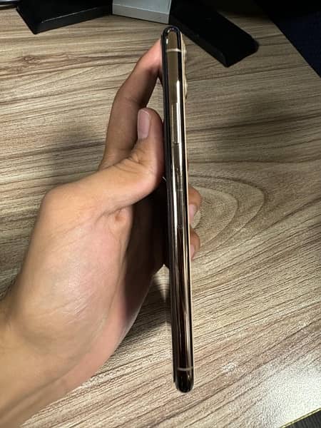 iPhone 11 Pro Max 96BH 256GB PTA Approved 4