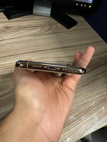 iPhone 11 Pro Max 96BH 256GB PTA Approved 6