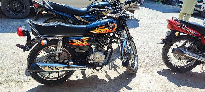 Honda 125  21 model black 4