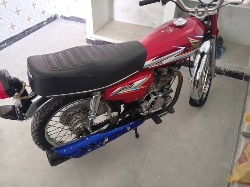 Honda 125 bike model 16 Red color 1