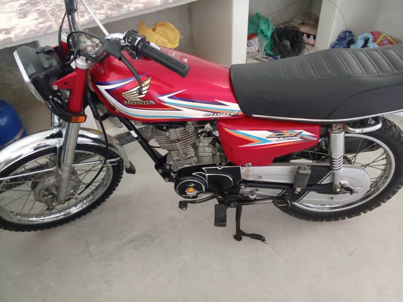 Honda 125 bike model 16 Red color 3