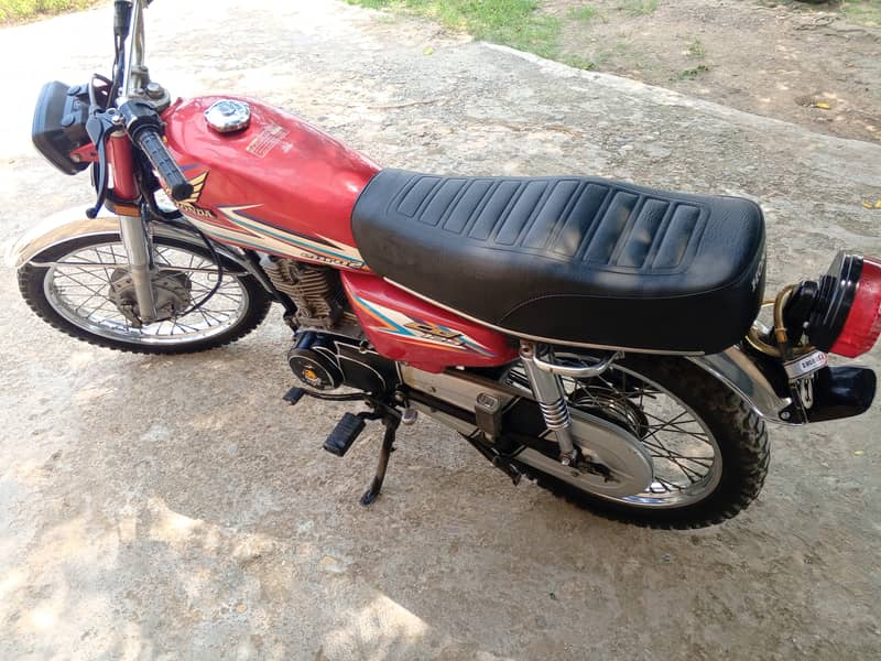 Honda 125 bike model 16 Red color 4