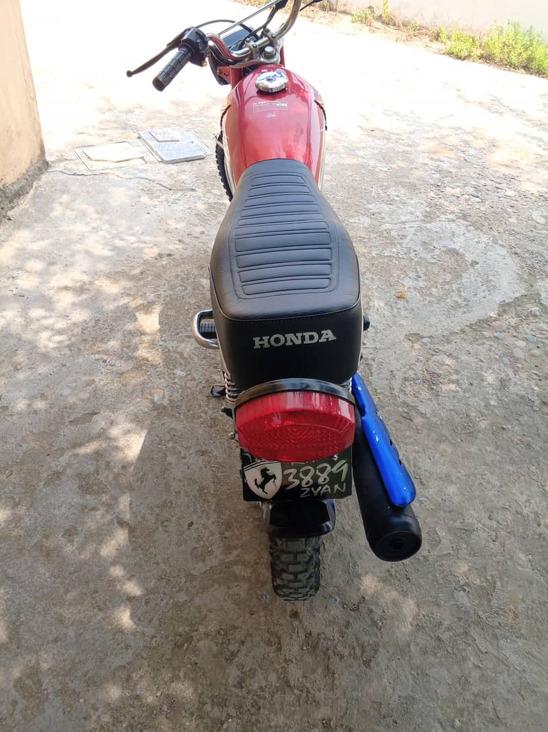 Honda 125 bike model 16 Red color 5