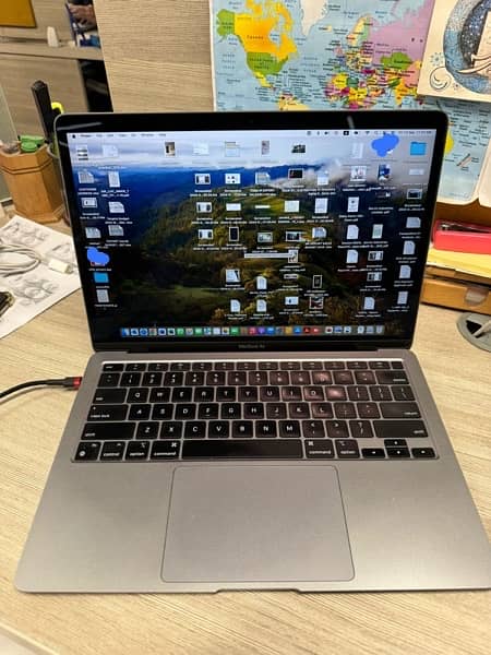 Apple MacBook Air, M1, in mint condition, personally used single hande 6