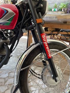 cg 125 bike 2023 model hai lush condition hai brand new hai