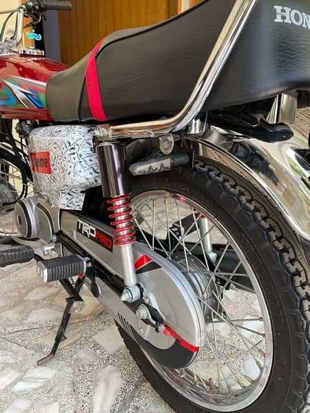 cg 125 bike 2023 model hai lush condition hai brand new hai 5