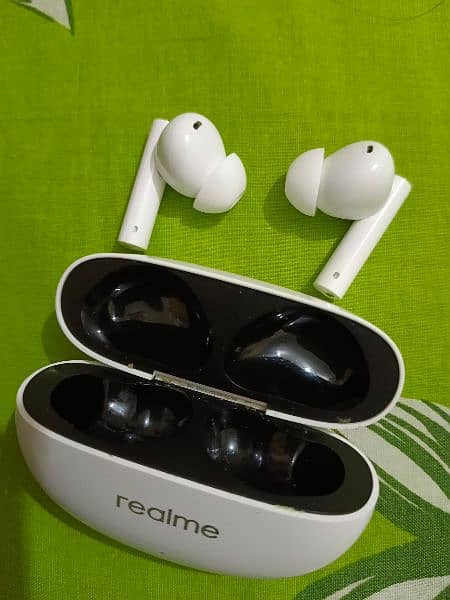 Realme buds air 5, global, 2 weeks used, almost brand new 2