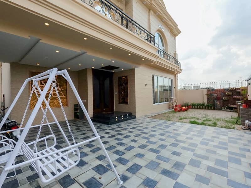 Aesthetic Prime Location House Of 1 Kanal For Sale Is Available 3