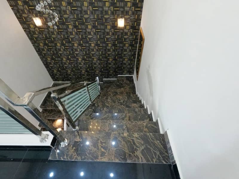 Aesthetic Prime Location House Of 1 Kanal For Sale Is Available 8