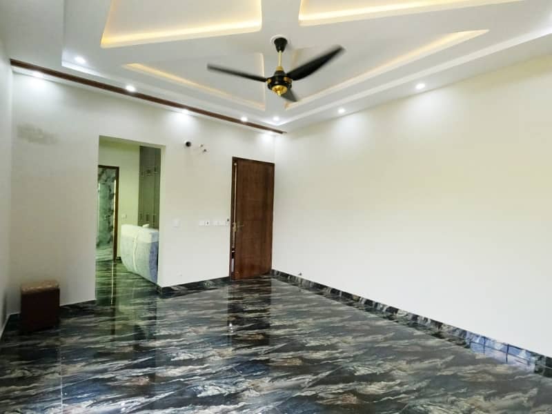 Aesthetic Prime Location House Of 1 Kanal For Sale Is Available 11