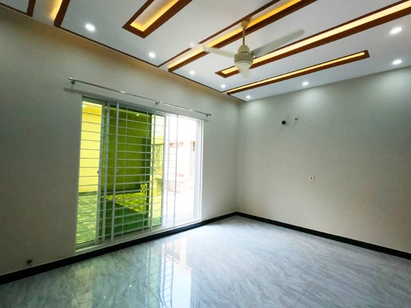 Aesthetic Prime Location House Of 1 Kanal For Sale Is Available 16