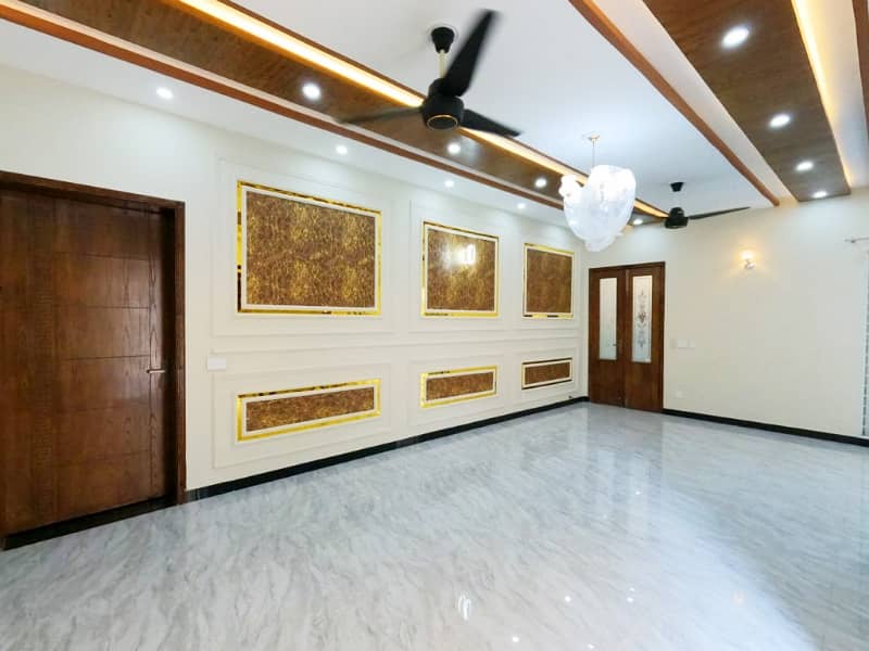 Aesthetic Prime Location House Of 1 Kanal For Sale Is Available 22