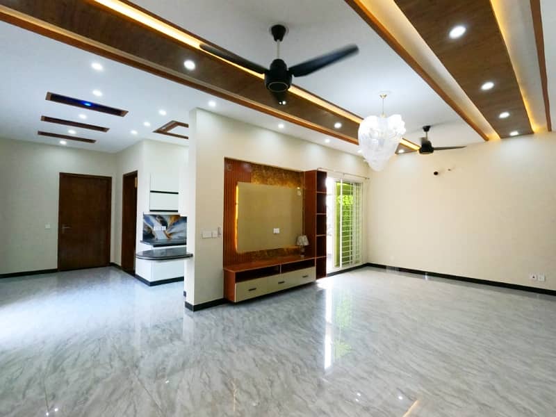 Aesthetic Prime Location House Of 1 Kanal For Sale Is Available 23