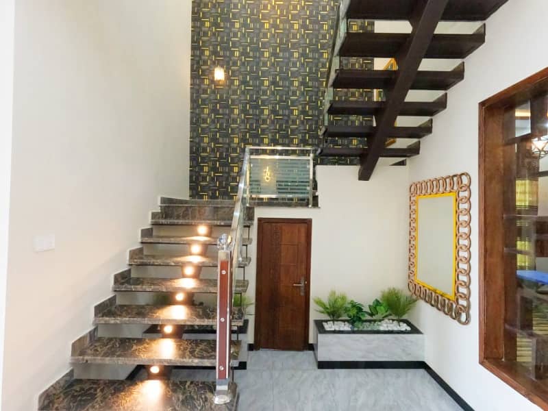 Aesthetic Prime Location House Of 1 Kanal For Sale Is Available 27