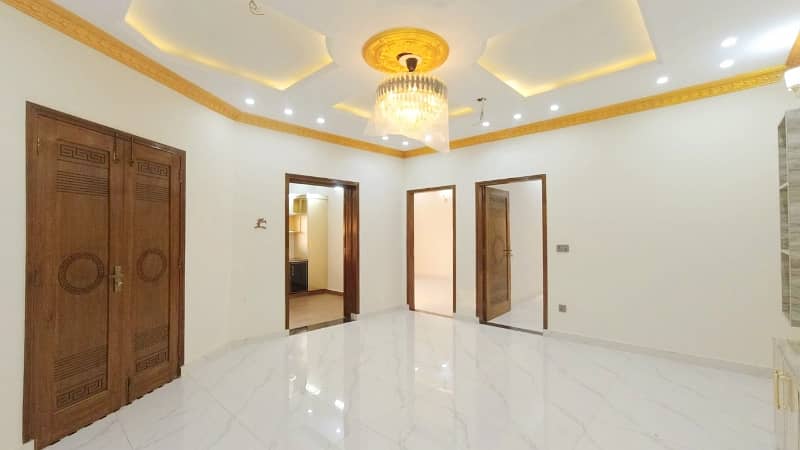 Prime Location LDA Avenue - Block J 10 Marla House Up For Sale 18