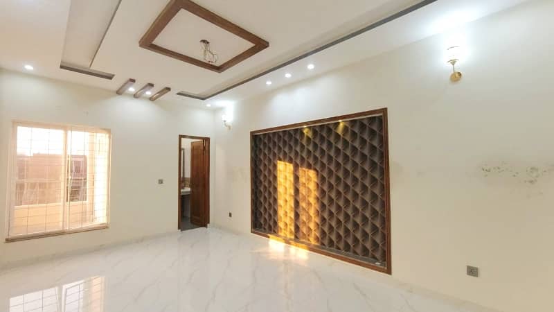 Prime Location LDA Avenue - Block J 10 Marla House Up For Sale 26