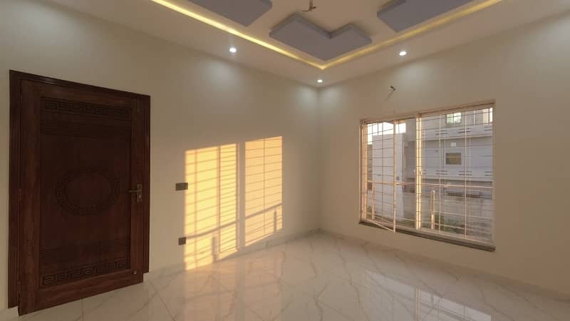 Prime Location LDA Avenue - Block J 10 Marla House Up For Sale 33