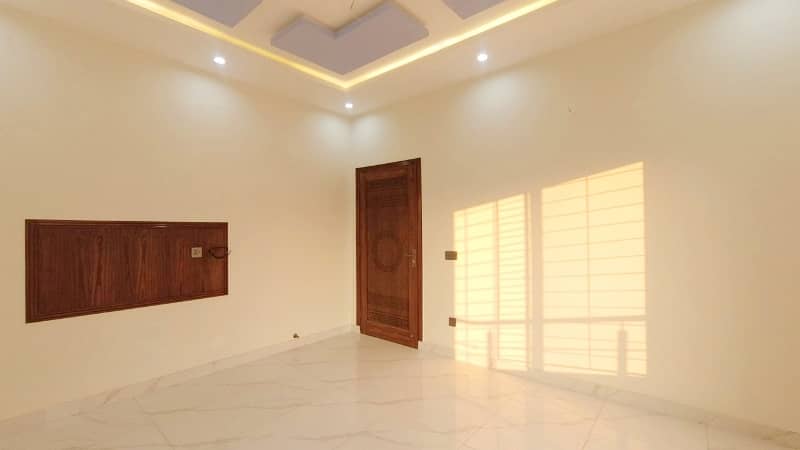 Prime Location LDA Avenue - Block J 10 Marla House Up For Sale 34