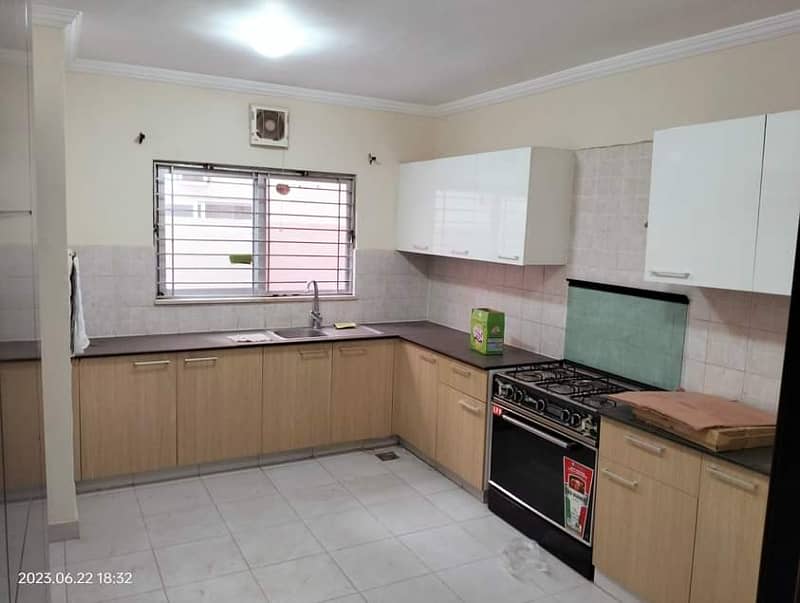 Precinct 10A Villa For Rent 6