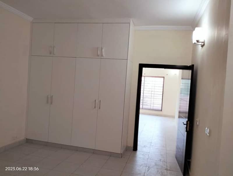 Precinct 10A Villa For Rent 18