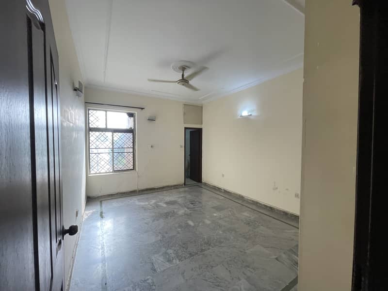 HOUSE FOR SALE IN JOHAR TOWN NEAR EXPO CENTER 3