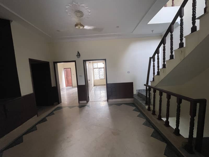 HOUSE FOR SALE IN JOHAR TOWN NEAR EXPO CENTER 6