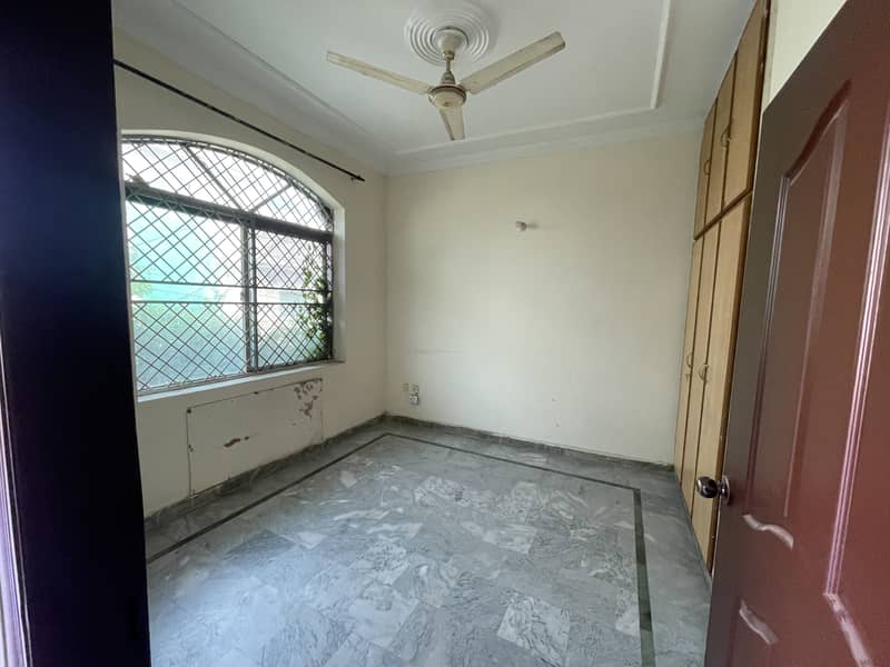 HOUSE FOR SALE IN JOHAR TOWN NEAR EXPO CENTER 8