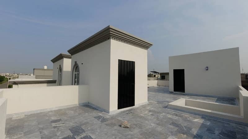 Get A Prime Location 10 Marla House For sale In LDA Avenue 11