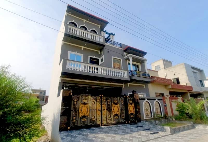 Unoccupied Prime Location House Of 10 Marla Is Available For sale In LDA Avenue 4