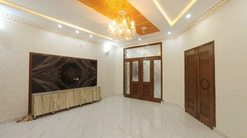 Unoccupied Prime Location House Of 10 Marla Is Available For sale In LDA Avenue 9