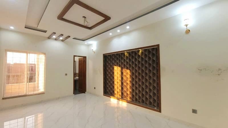 Unoccupied Prime Location House Of 10 Marla Is Available For sale In LDA Avenue 24