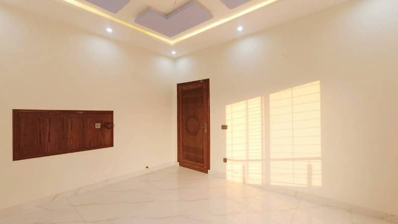 Unoccupied Prime Location House Of 10 Marla Is Available For sale In LDA Avenue 29