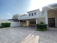 2 KANAL 13 MARLA BEAUTIFUL HOUSE FOR SALE AT THE PRIME LOCATION OF DHA PHASE 8.