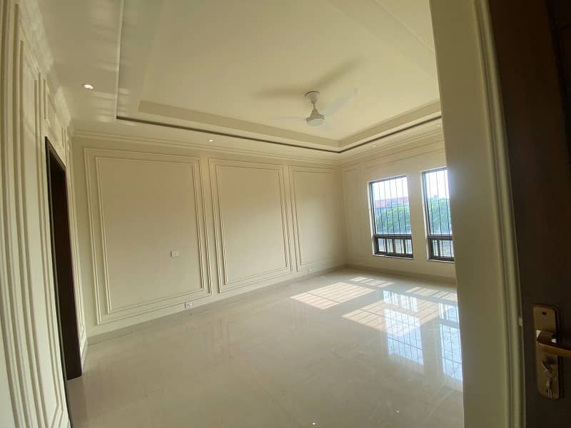 2 KANAL 13 MARLA BEAUTIFUL HOUSE FOR SALE AT THE PRIME LOCATION OF DHA PHASE 8. 6