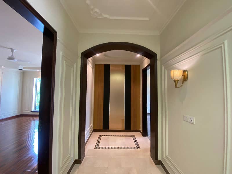 2 KANAL 13 MARLA BEAUTIFUL HOUSE FOR SALE AT THE PRIME LOCATION OF DHA PHASE 8. 17